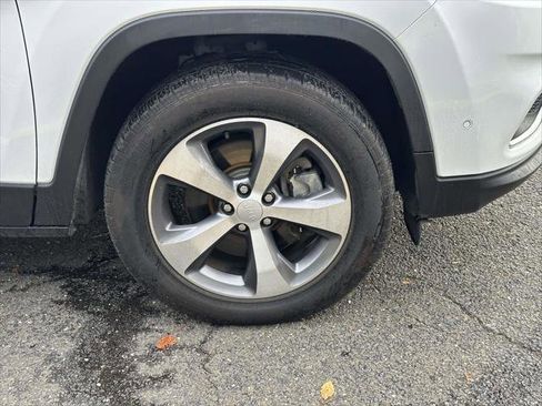 Used 2021 Jeep Cherokee Limited image 10