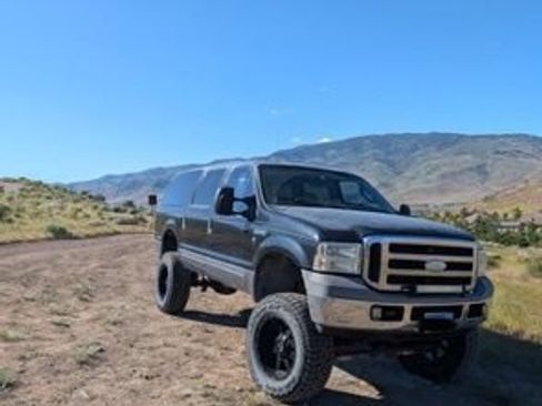 Used 2005 Ford Excursion XLT AWD/4WD image 3