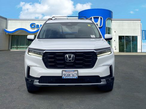 Certified 2023 Honda Pilot Touring image 2