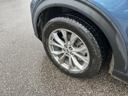 Used 2020 Ford Explorer XLT w/ Equipment Group 202A AWD/4WD image 10