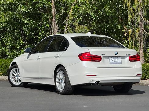 Used 2018 BMW 320i xDrive Sedan w/ Premium Package AWD/4WD image 6