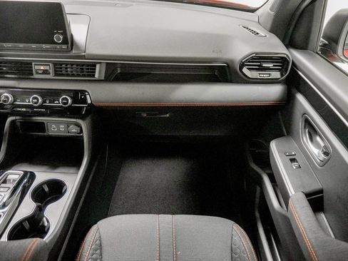 Certified 2025 Honda Pilot Sport image 29