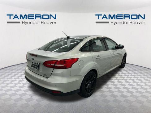 Used 2016 Ford Focus SE w/ Equipment Group 201A FWD image 5