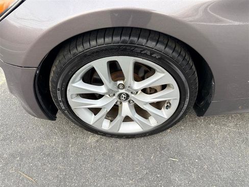Used 2013 Hyundai Genesis 3.8 image 27