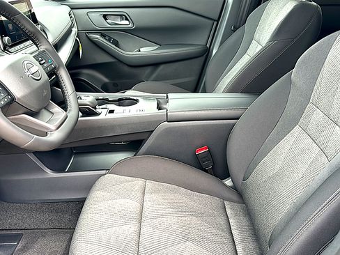New 2026 Nissan Rogue SV FWD image 10