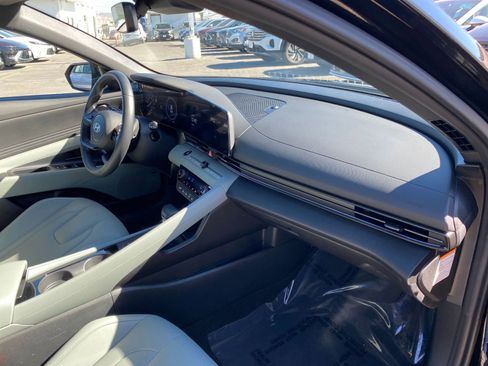 Used 2025 Hyundai Elantra Limited image 35