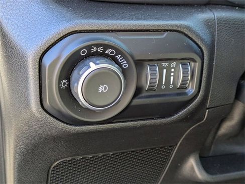 Used 2018 Jeep Wrangler Unlimited Sahara w/ Cold Weather Group image 16