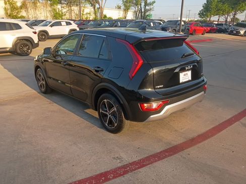 Used 2025 Kia Niro LX image 12