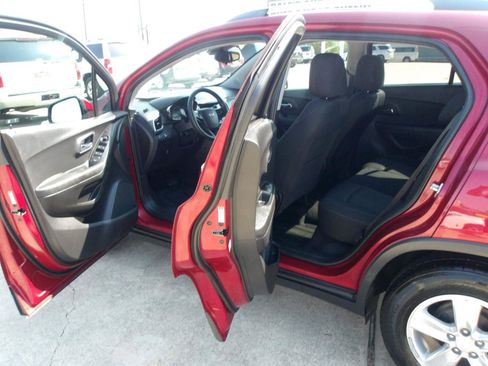 Used 2019 Chevrolet Trax LT w/ LPO, Protection Package FWD image 15