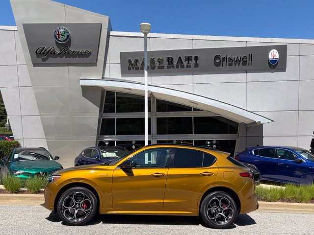Used 2023 Alfa Romeo Stelvio Veloce AWD/4WD image 8