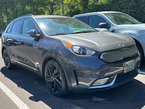 Used 2018 Kia Niro EX w/ Option Group 020 FWD image 2