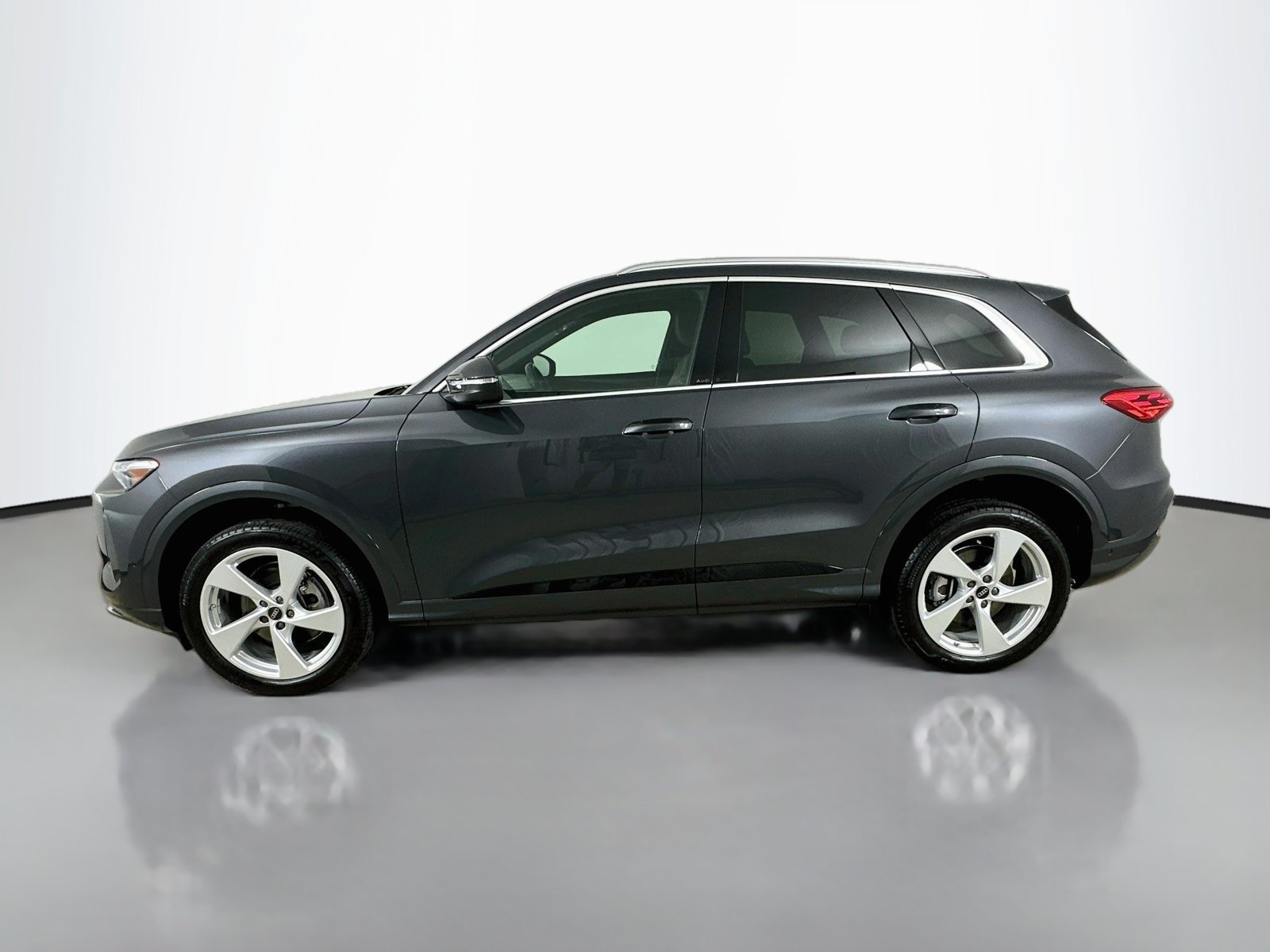 Certified 2025 Audi Q5 Premium Plus w/ Premium Plus AWD/4WD image 8