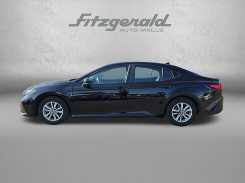 Used 2026 Toyota Camry LE FWD image 5
