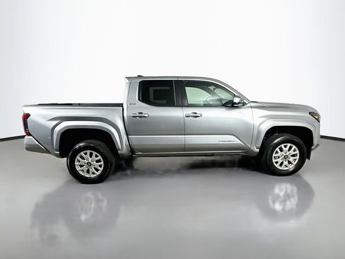 Used 2025 Toyota Tacoma SR5 AWD/4WD image 7