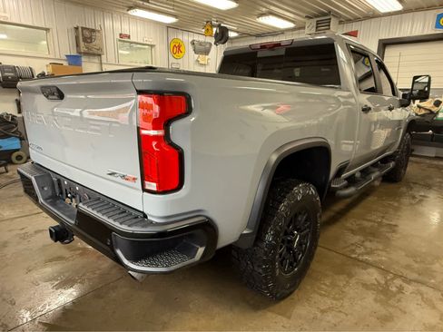 Used 2025 Chevrolet Silverado 2500 ZR2 w/ Technology Package image 5