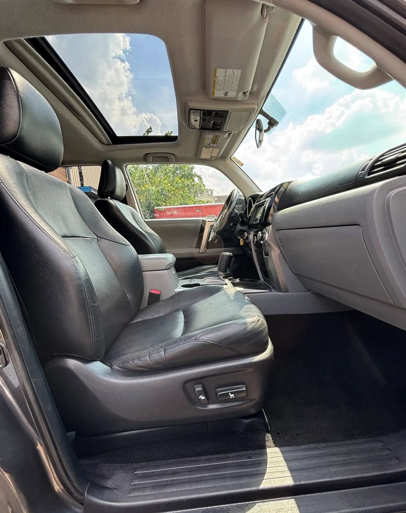 Used 2011 Toyota 4Runner SR5 w/ Premium Pkg w/Leather RWD image 15