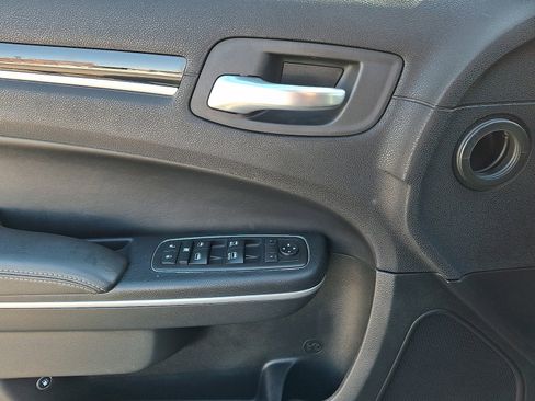 Used 2019 Chrysler 300 S image 11