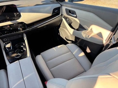 Used 2023 Nissan Rogue SL w/ SL Premium Package image 15