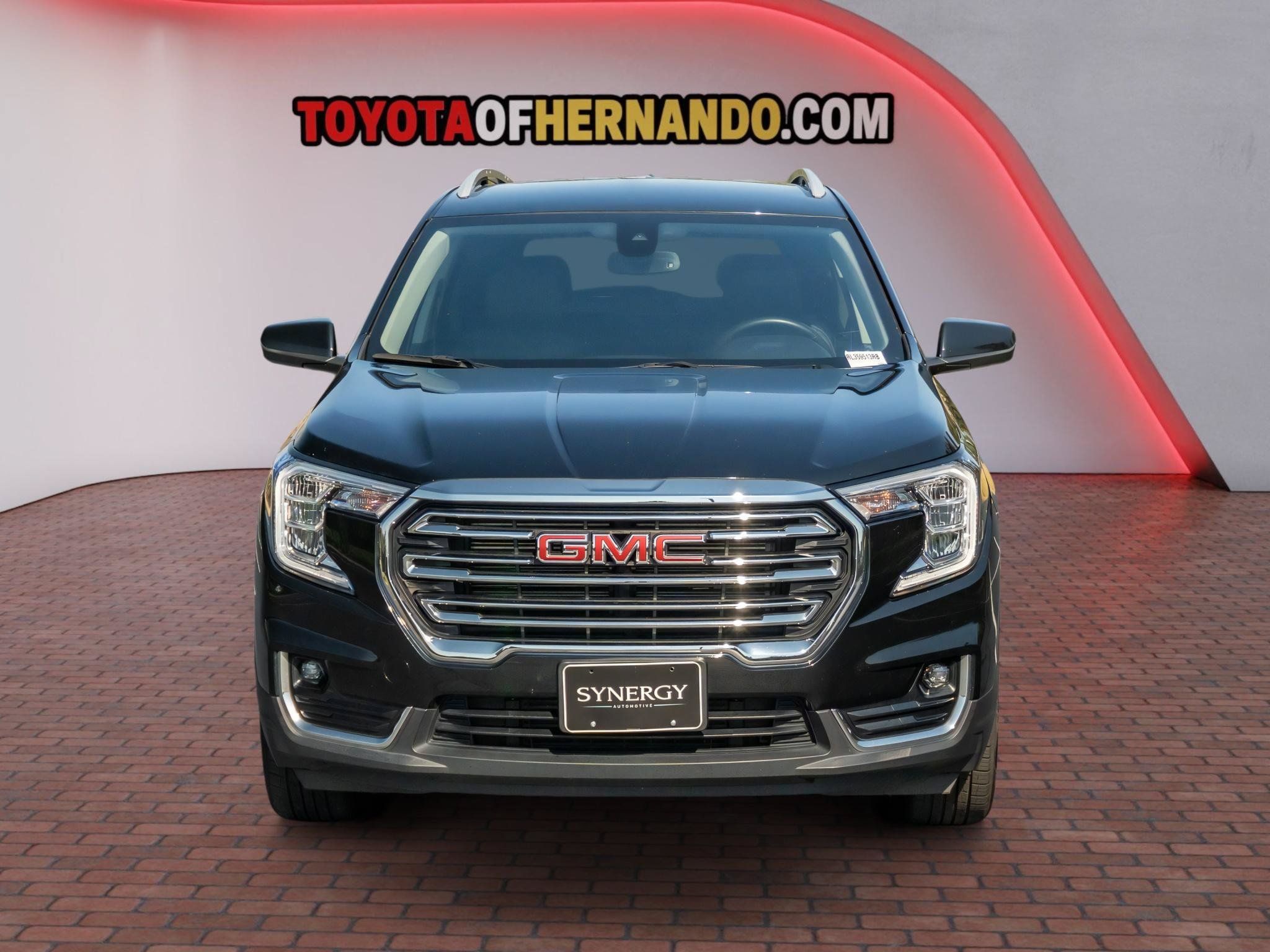 Used 2024 GMC Terrain SLT AWD/4WD image 2