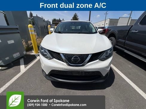 Used 2019 Nissan Rogue Sport SV FWD image 2