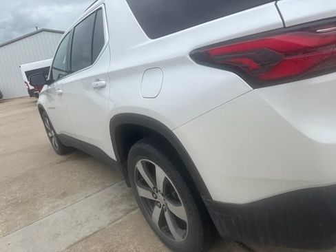 Used 2023 Chevrolet Traverse LT w/ LT Premium Package AWD/4WD image 8