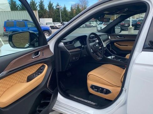 New 2025 Jeep Grand Cherokee Summit w/ Adv Protech Group IV AWD/4WD image 15