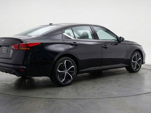 Used 2025 Nissan Altima 2.5 SR image 9