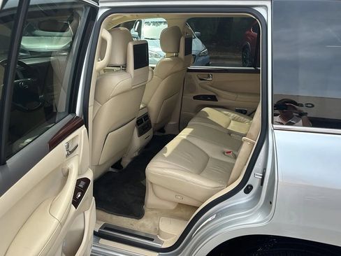 Used 2013 Lexus LX 570 4WD w/ Luxury Pkg image 20