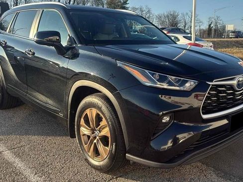 Used 2023 Toyota Highlander Bronze Edition image 1