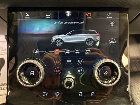 Used 2018 Land Rover Range Rover Velar S AWD/4WD image 22