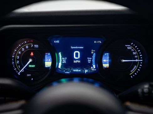 Used 2024 Jeep Wrangler Unlimited image 29