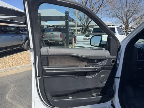 Used 2019 Ford Expedition Limited w/ Equipment Group 301A AWD/4WD image 6