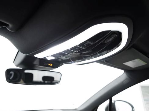 Certified 2026 Porsche Macan AWD/4WD image 30