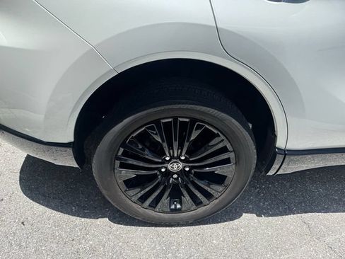 Used 2023 Toyota Venza Nightshade AWD/4WD image 11