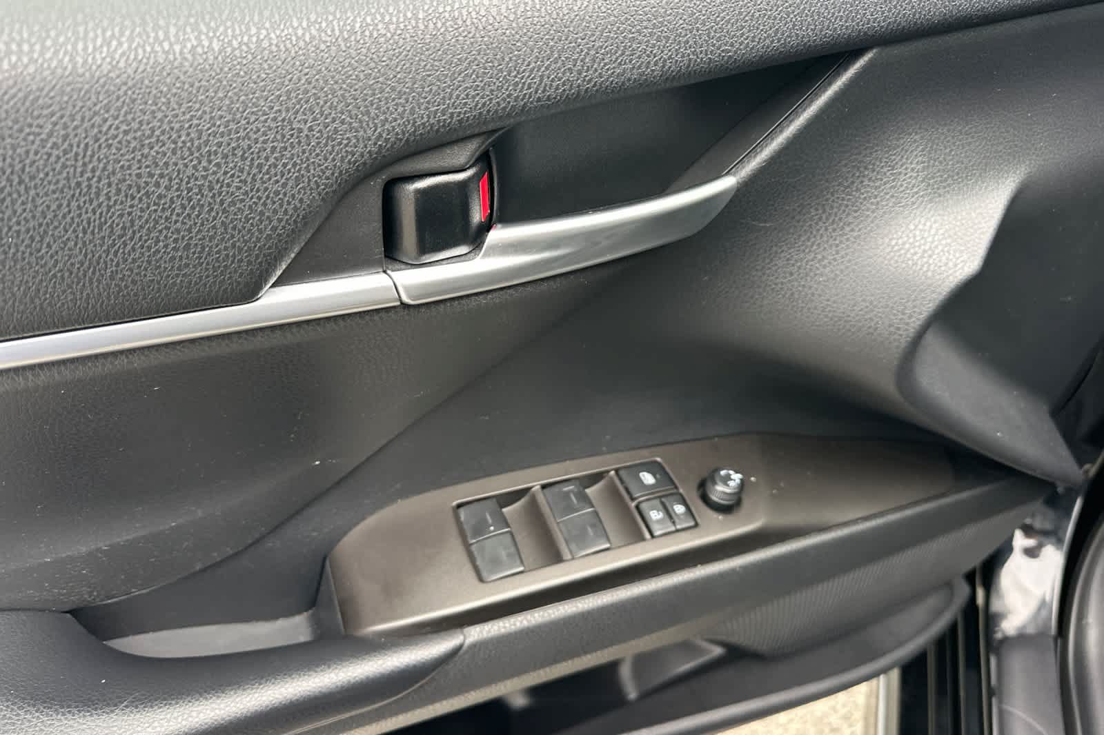 Used 2023 Toyota Camry SE FWD image 11