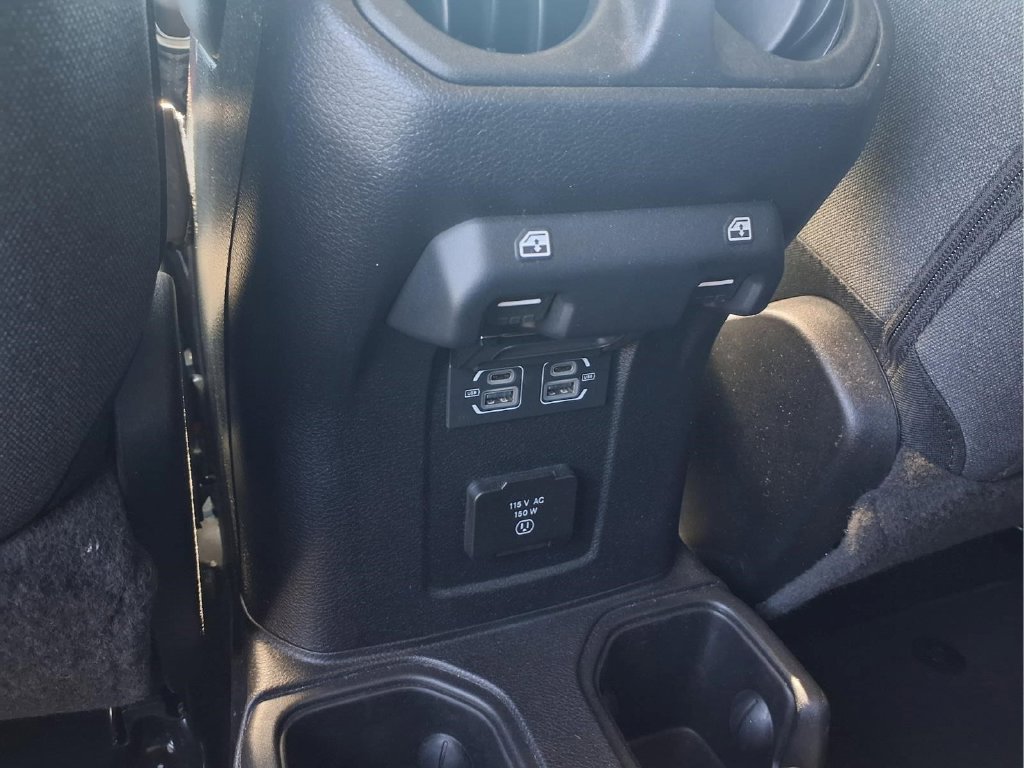 Used 2026 Jeep Wrangler Unlimited Sahara AWD/4WD image 19