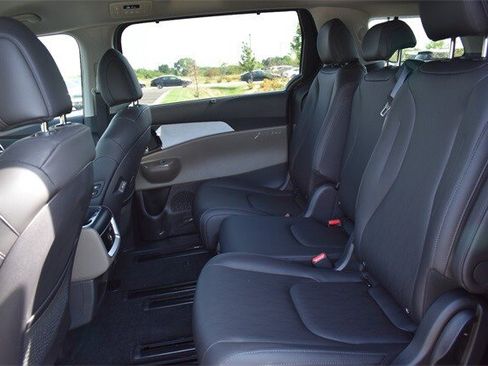 New 2026 Kia Carnival EX image 19