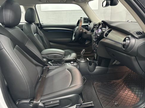 Used 2023 MINI Cooper 2-Door Hardtop image 22