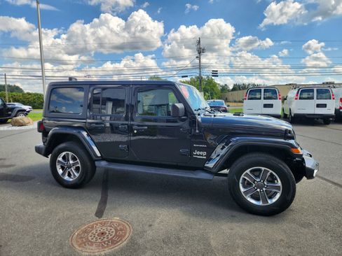 Used 2021 Jeep Wrangler Unlimited Sahara w/ Cold Weather Group image 17