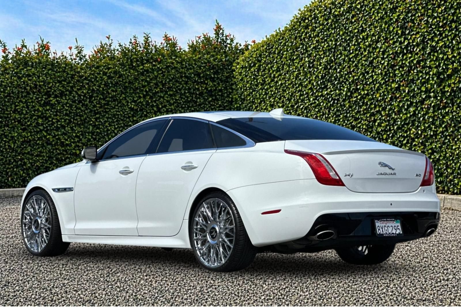 Used 2016 Jaguar XJ R-Sport RWD image 6