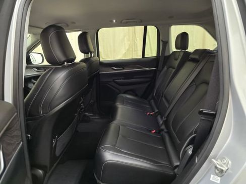 Used 2023 Jeep Grand Cherokee Limited AWD/4WD image 30