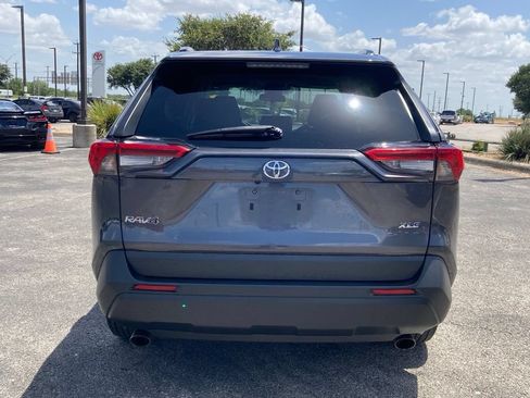 Used 2022 Toyota RAV4 XLE FWD image 6