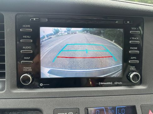 Used 2019 Toyota Sienna XLE FWD image 22