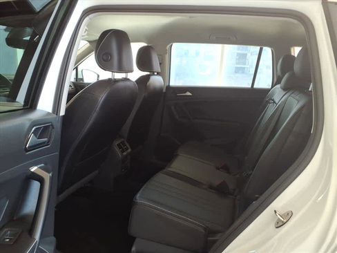 Used 2022 Volkswagen Tiguan SE image 16