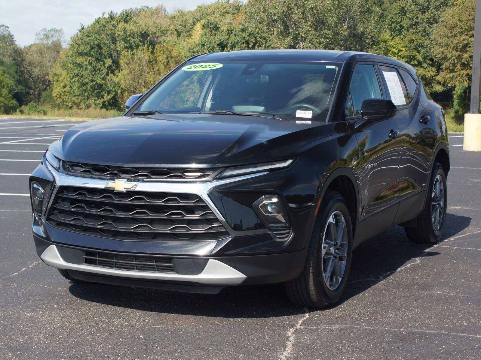 Used 2025 Chevrolet Blazer LT FWD image 2