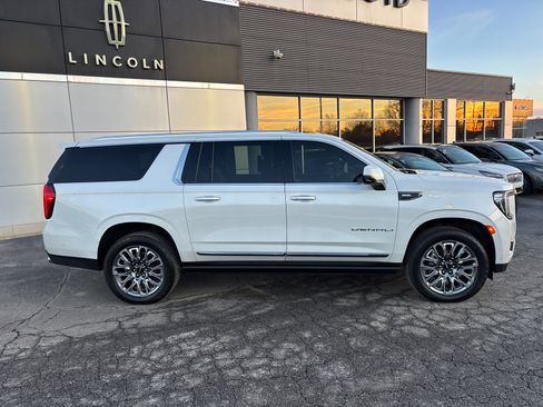 Used 2023 GMC Yukon XL Denali Ultimate image 8
