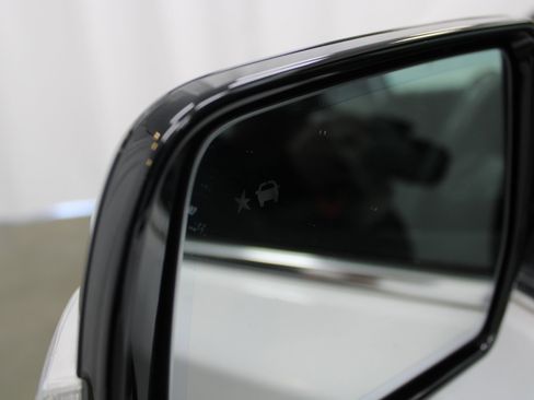 Used 2020 Chevrolet Traverse Premier w/ LPO, Blackout Package image 9