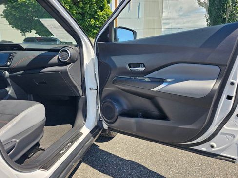 Used 2023 Nissan Kicks SR w/ SR Premium Package FWD image 12