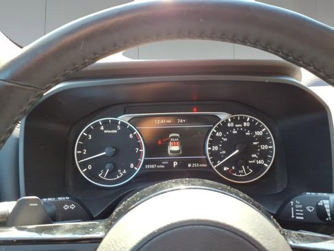 Used 2023 Nissan Rogue SV w/ SV Premium B Package image 12