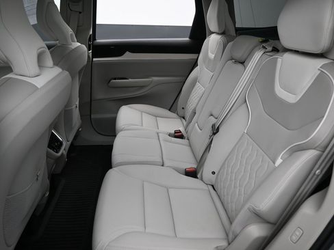 Used 2025 Volvo EX90 Ultra image 25